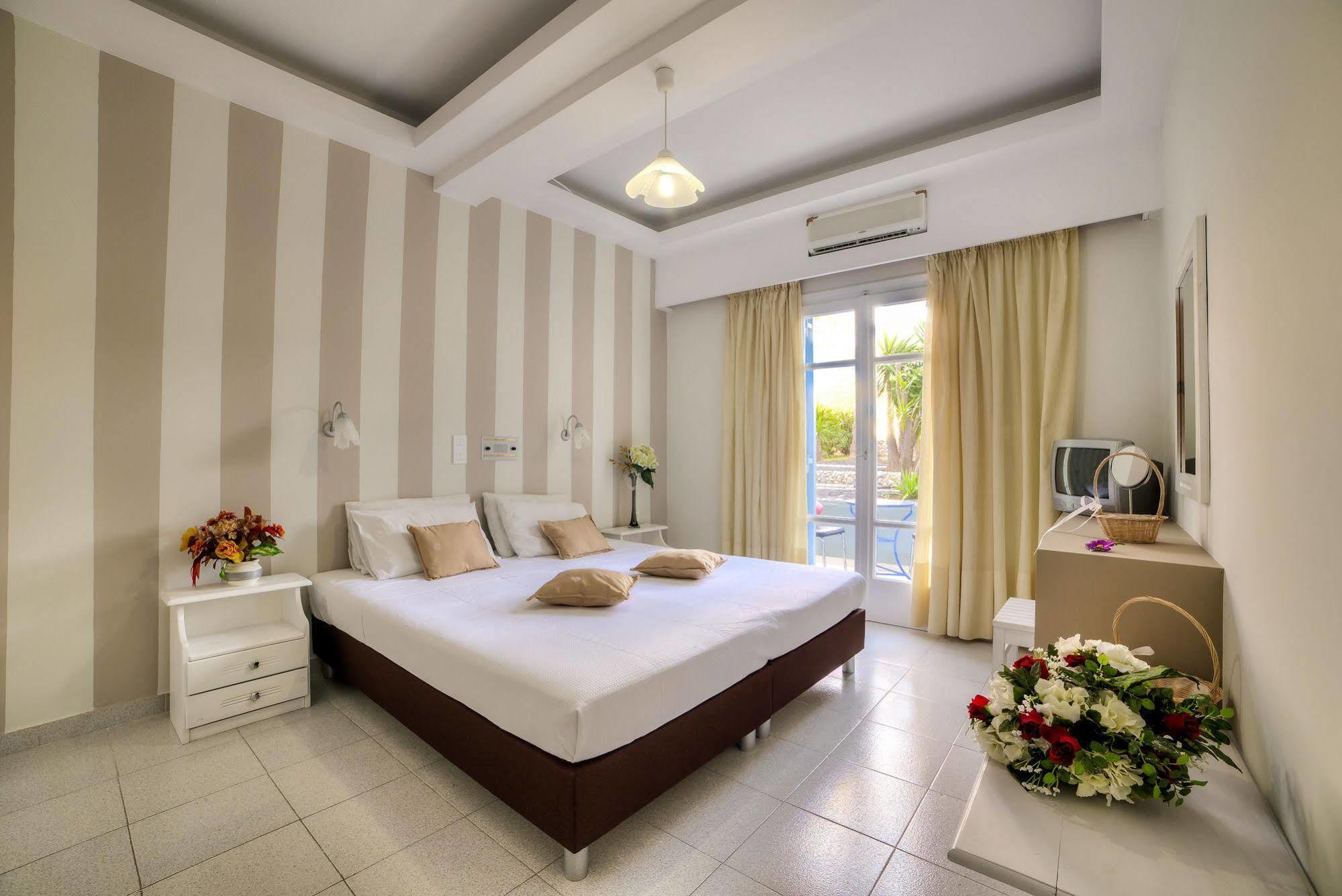 Pantheon Hotel Agios Georgios  Buitenkant foto