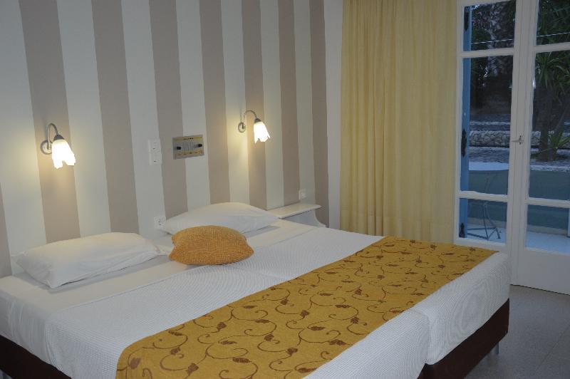 Pantheon Hotel Agios Georgios  Buitenkant foto