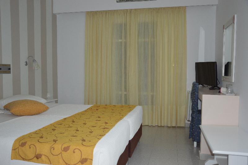 Pantheon Hotel Agios Georgios  Buitenkant foto